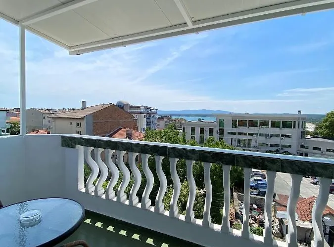 アパート Your プリモルスコ